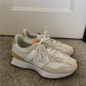 New Balance 327 women’s size 8.5 in colorway linen / hay
